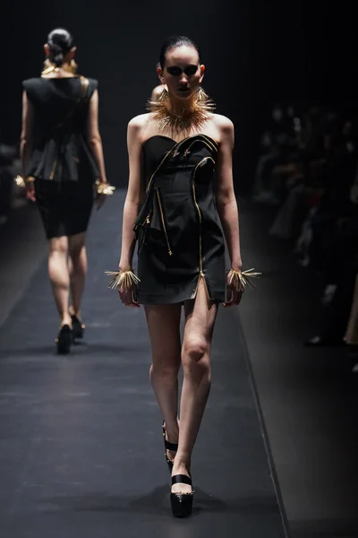 Look 4